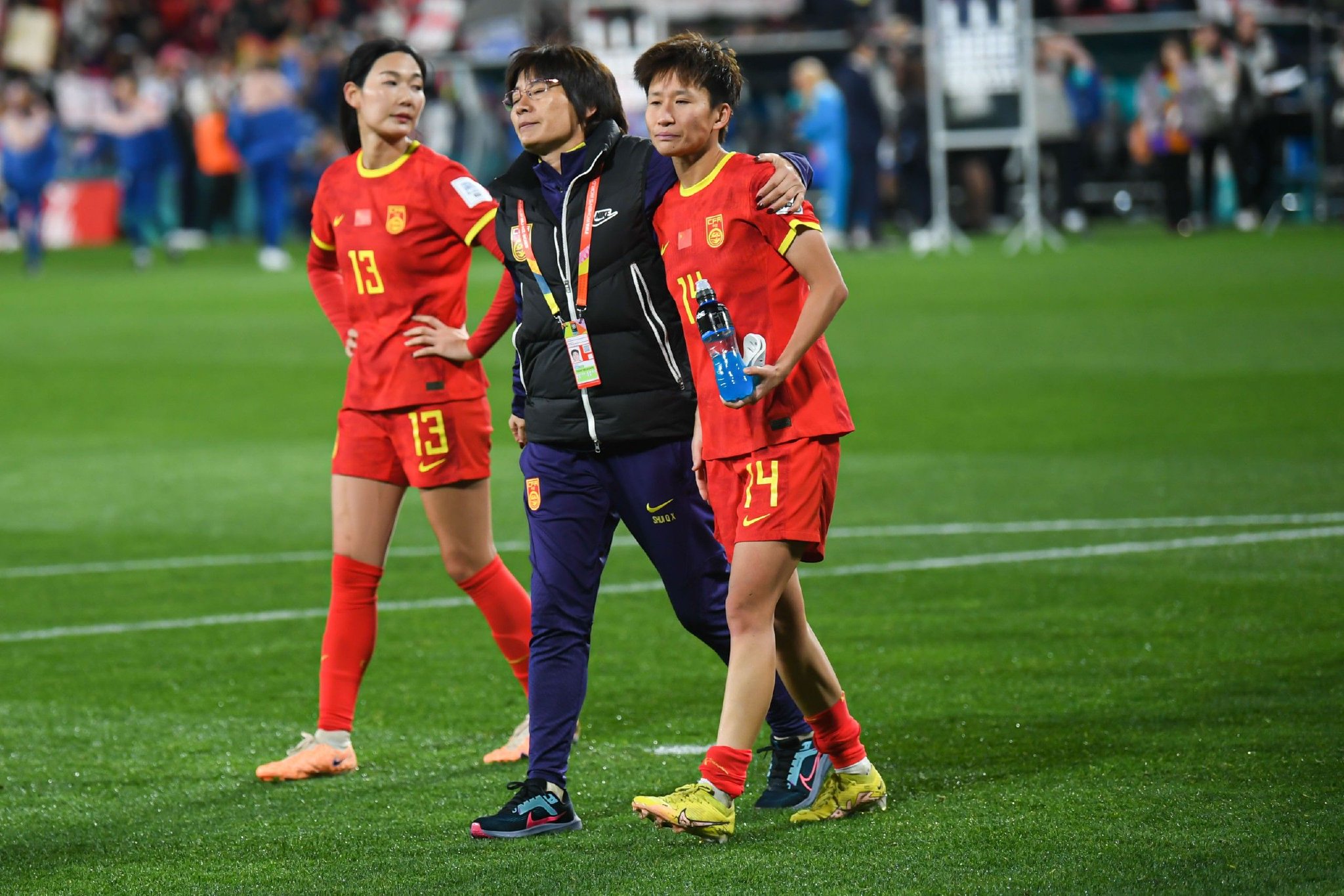 国家女足在比赛中展现出色表现赢得掌声