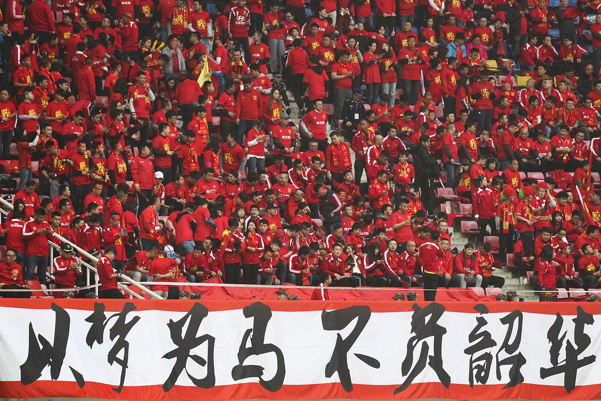 包含冲锋足球巅峰勇攀高峰，国内顶尖球队势不可挡的词条