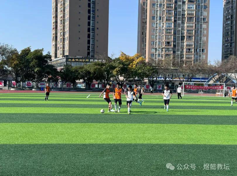 包含足球比赛的激烈角逐吸引万众瞩目的词条
