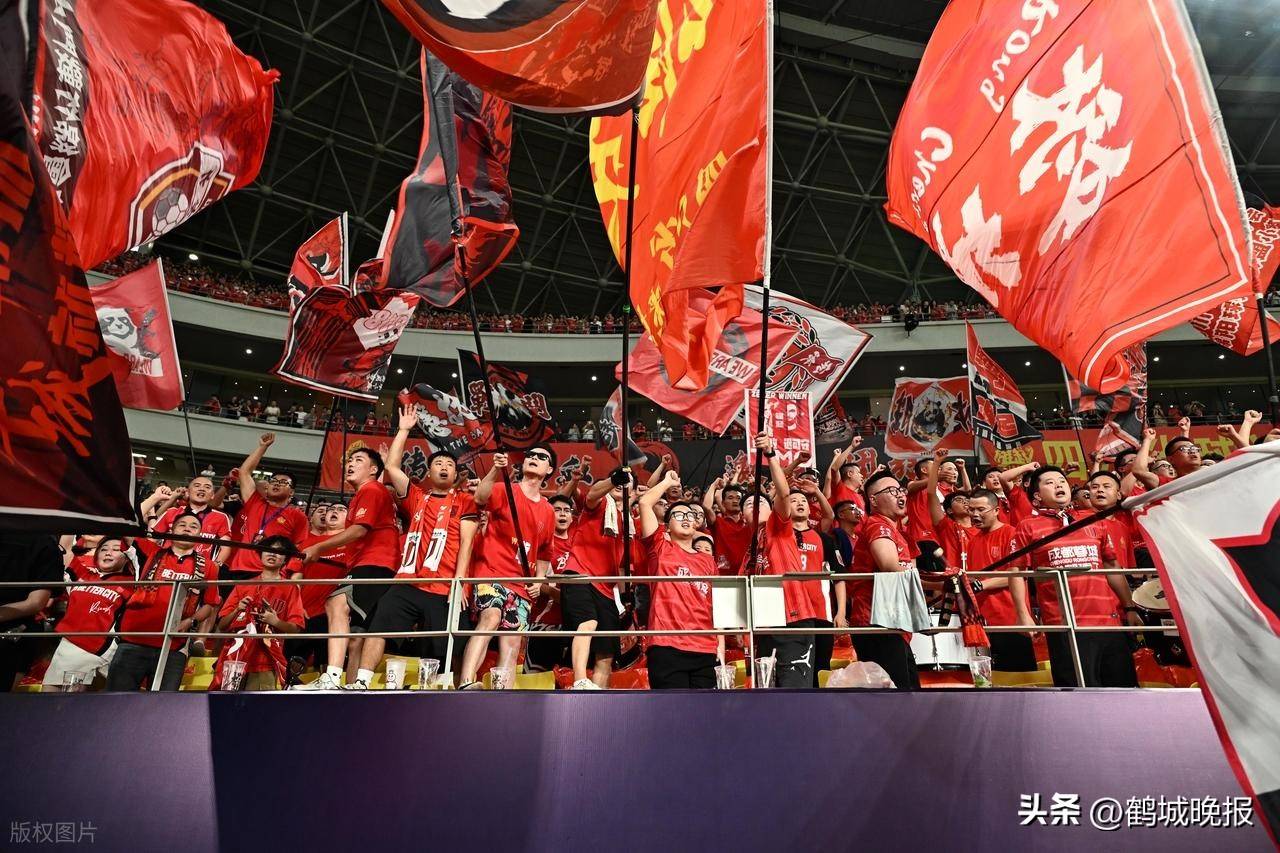 勤奋拼搏！亚冠赛场上演悍然对决