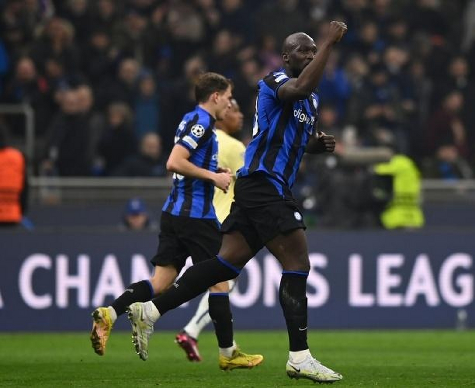 包含焦点大战:和平精英上演巅峰碰撞的词条 包含焦点大战:和平精英上演巅峰碰撞的词条