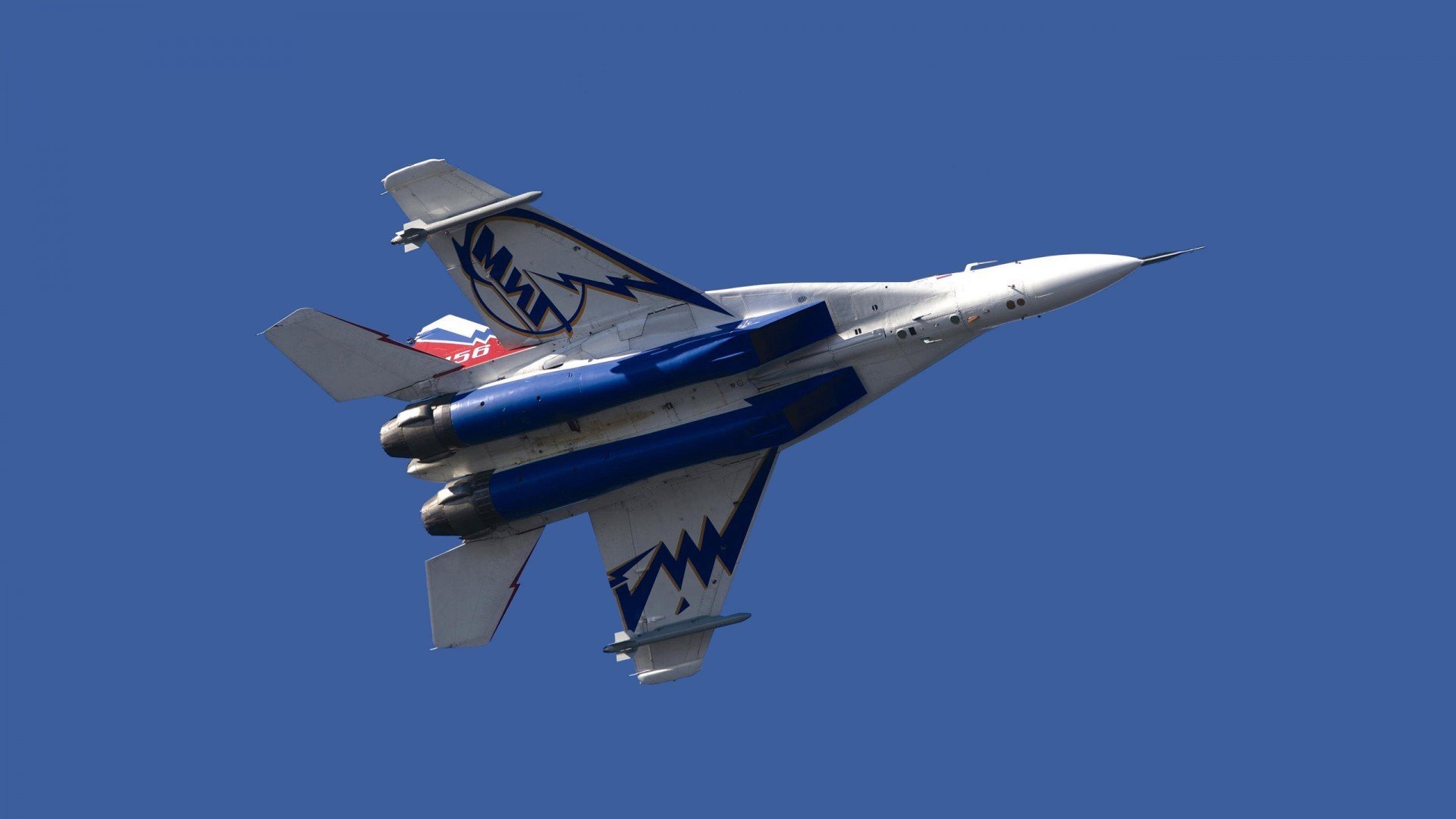 夜幕下的英雄,爱德华兹闪耀国家德比