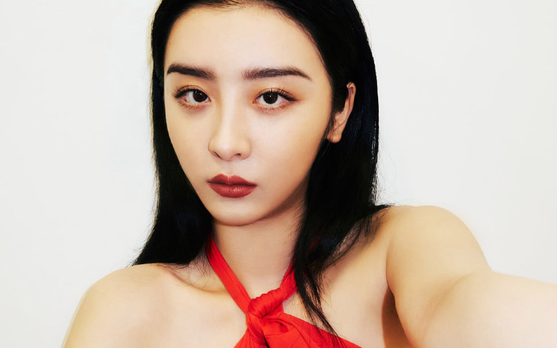 双城记,从标靶中心的狼嚎到英超赛场的孤影—论体育叙事中的关键战突围与接管比赛