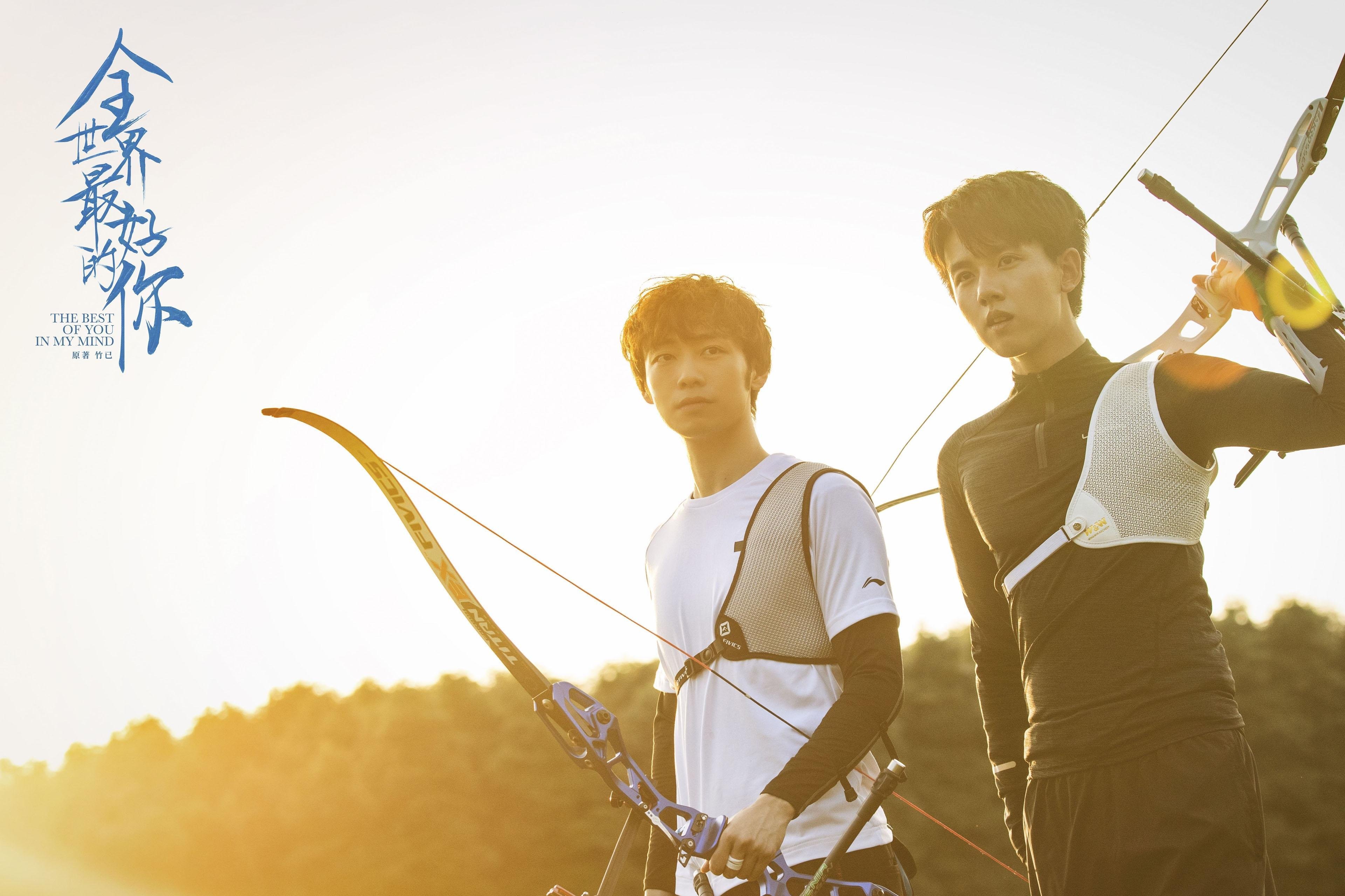 绿茵双面镜，墨西哥的团队凯歌与莱万的个人宣言