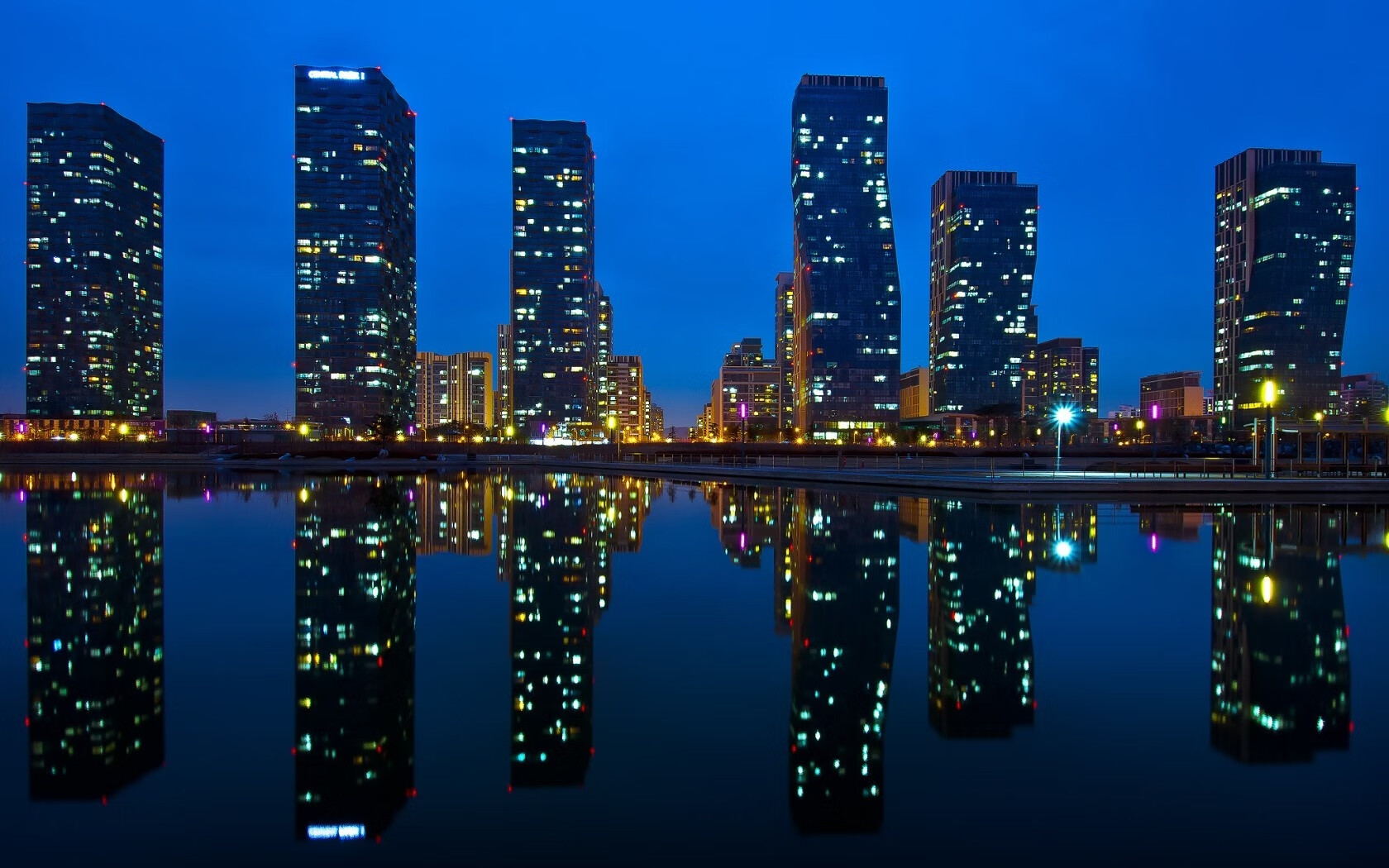 绿茵双城记，拉什福德的火焰与芬兰的寒冰突围